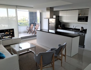 Smart TV, Netflix, ping pong, streaming services - Great Beach Apartment, 5+1 Guests. Pool, Amenities (Punta del Este)
