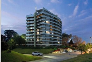 Exterior - Great Beach Apartment, 5+1 Guests. Pool, Amenities (Punta del Este)