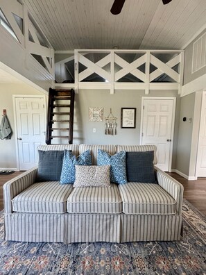 TV - Cozy Cottage: A Memory Making Place by Cedar Point (Huron)