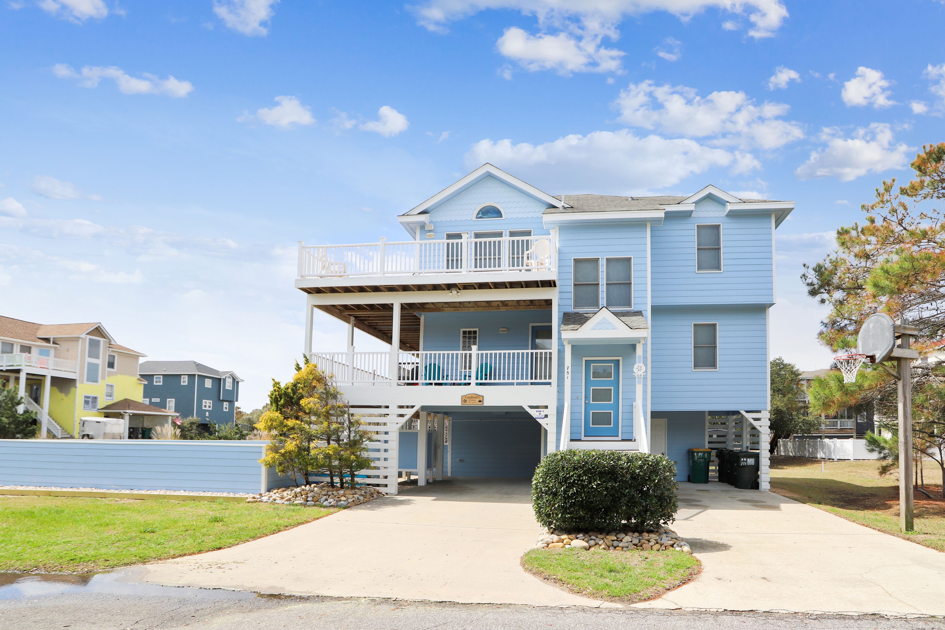 Private Saltwater Pool and Hot Tub!  Rec Room with Foosball Table!  Dog Friendly!