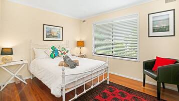 3 bedrooms, iron/ironing board, travel cot, Internet