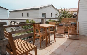 Outdoor dining - CHALET DU PAPA GRUISSAN PLAGE - SEA VIEW - 50 METERS FROM THE BEACH (Gruissan)