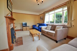 Cottage | Living area - 4 Brooks Close (Bembridge)