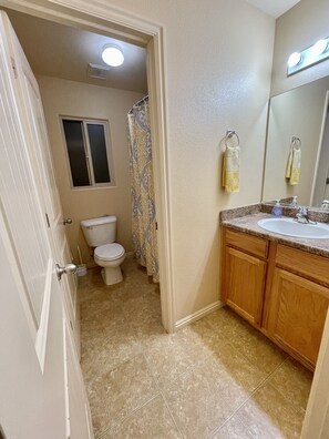 Bathroom - Work/Vacation Townhouse #3 - 3bdrm 1.75bath (Kanab)