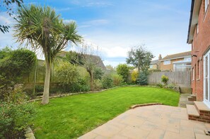 Cottage | Property grounds - Helms House (Ryde)