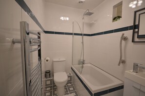 Cottage | Bathroom