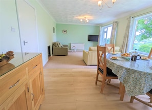 Cottage | Bếp riêng | Lò nướng, bếp nấu, dụng cụ nấu nướng/bát dĩa/dao nĩa