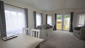 Cottage | Living room - Langford Lodge (Sandown)