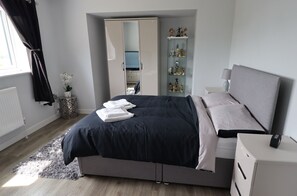 4 bedrooms, bed sheets - Sea Breeze (Cowes)