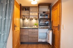 Kühlschrank, Mikrowelle, Geschirrspüler
