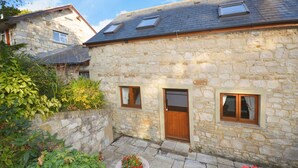 Cottage | Exterior detail - The Stables (Ryde)