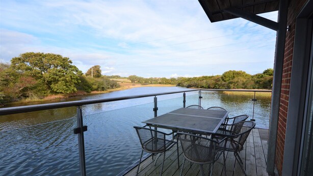Cottage | Balcony - Yachtsman's Tower (Newport)