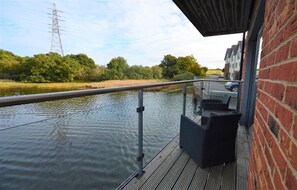 Cottage | Balcony - Yachtsman's Tower (Newport)