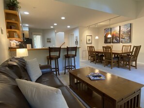 Condo (MH206) | Ruang tamu
