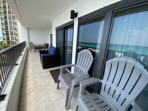 Terrace/patio - "Breakers East 304" Gulf Front 2BR/2BA Beach setup included (Destin)