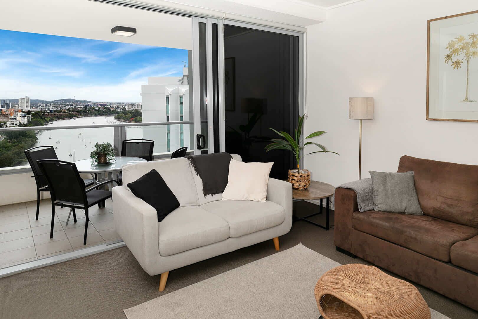 Télévision, Netflix, services de streaming, espaces bureaux