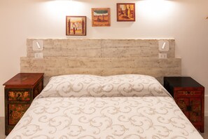 1 chambre, coffres-forts dans les chambres, fer et planche à repasser