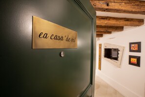 Interior - "Ea casa de mì," the enchantment of living Venice. (Venezia)