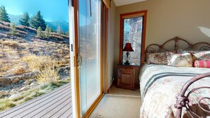 Condo, 3 Bedrooms | 3 bedrooms, free WiFi - Snowcreek V 774 Gorgeous Mountain Views with Private Garage, Washer Dryer and Gas Grill by RedAwning (Mammoth Lakes)