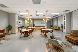 Dining - Luxury Brickell Studio (Miami)