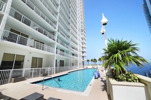 Heated Pool - Luxury Brickell Studio (Miami)