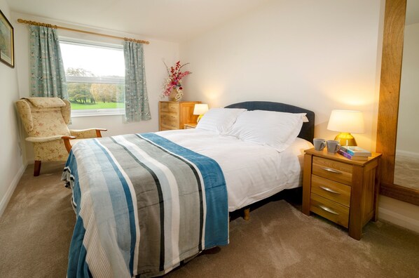 3 bedrooms, bed sheets