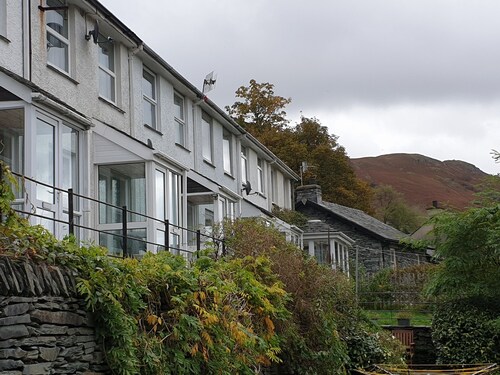 Quarry Bank - Three Bedroom House, Sleeps 6