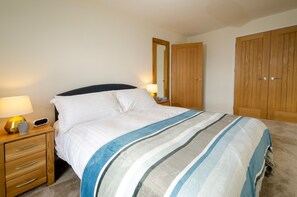 3 bedrooms, bed sheets - Quarry Bank - Three Bedroom House, Sleeps 6 (Chapel Stile)