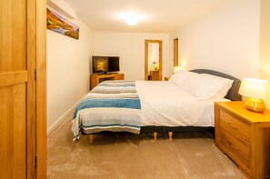 3 bedrooms, bed sheets