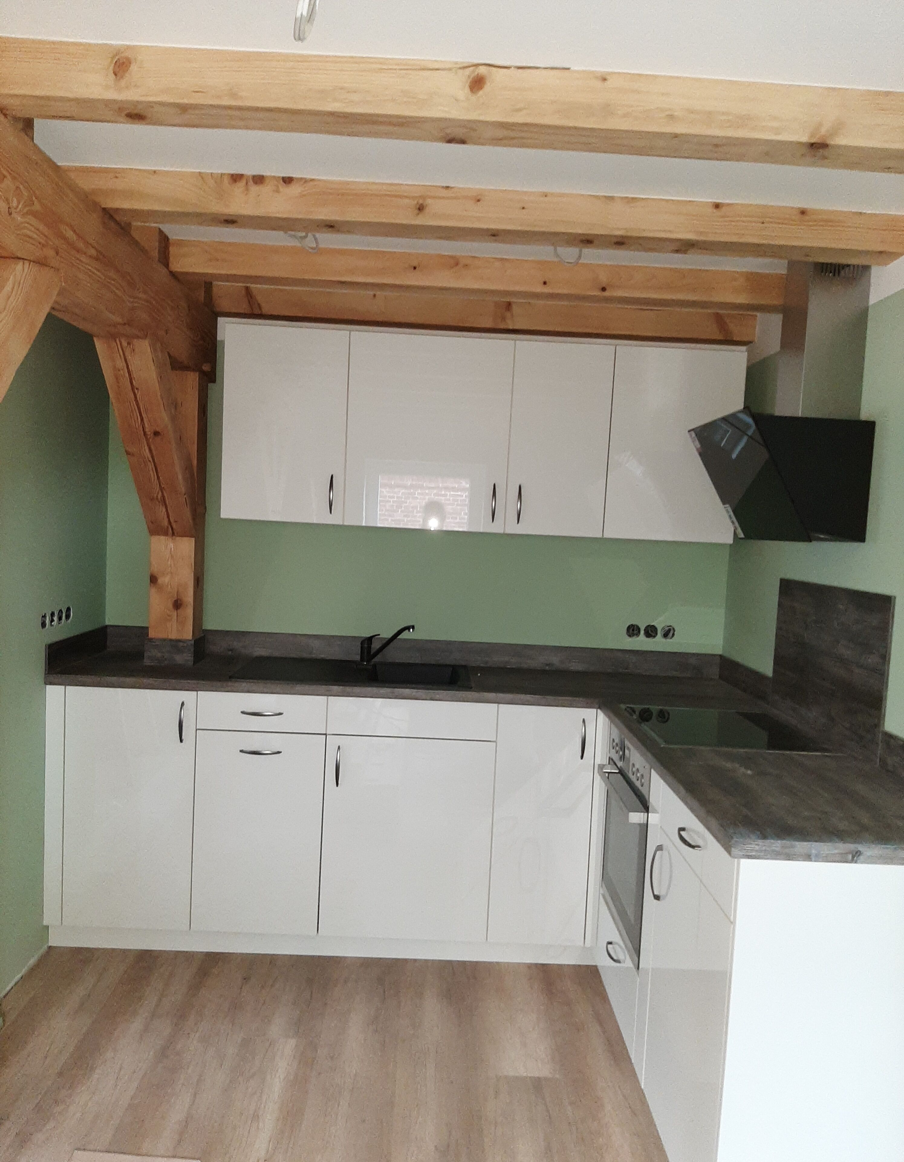 Frigorifero, forno, piano cottura, lavastoviglie