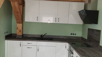 Kühlschrank, Ofen, Herdplatte, Geschirrspüler