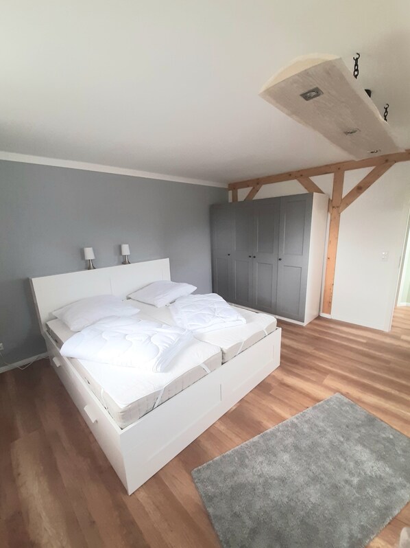 2 bedrooms, travel cot, free WiFi