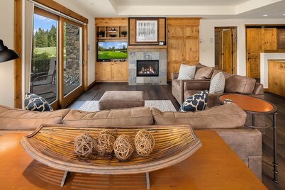 Pool Side Condo in the heart of Suncadia! Just steps to the pool and hot tub!