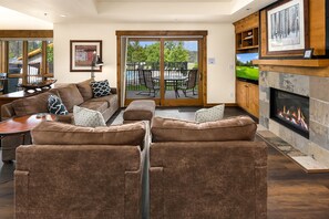 Smart TV, fireplace