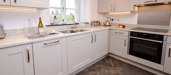 Barn End - Three Bedroom House, Sleeps 6