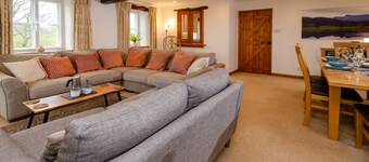 Barn End - Three Bedroom House, Sleeps 6