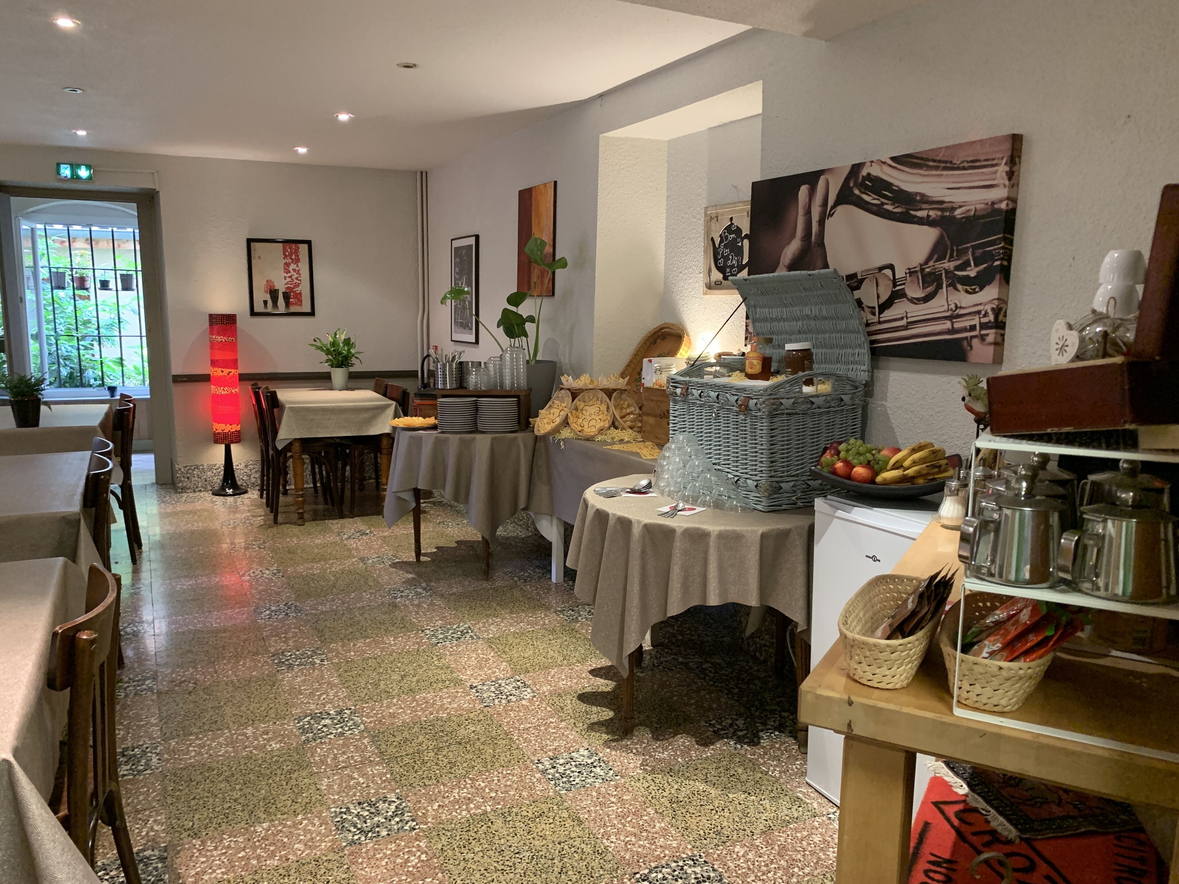 每日供应欧陆式早餐（每人 EUR 10）