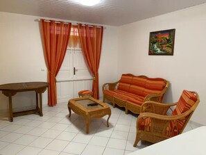 Smart TV - Pleasant fully equipped house, air-conditioned bedroom + terrace (Matoury)
