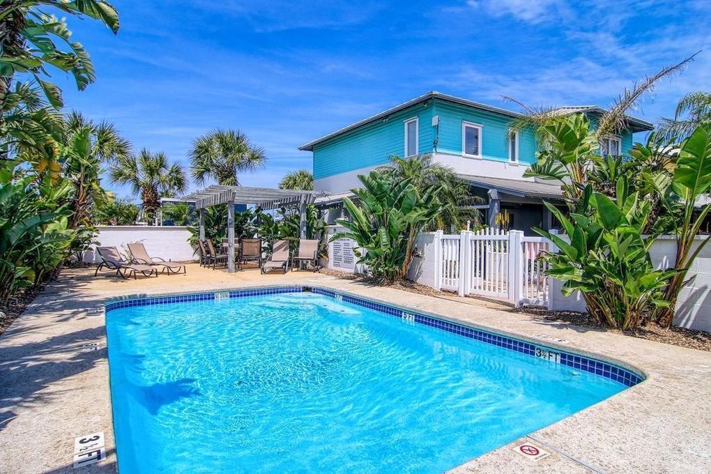 TP9  Unique Beach Home, 4 Bedroom, In Town and close to shopping and restaurants!