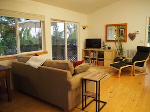 Smart-TV, DVD-Player, Bücher, Videothek