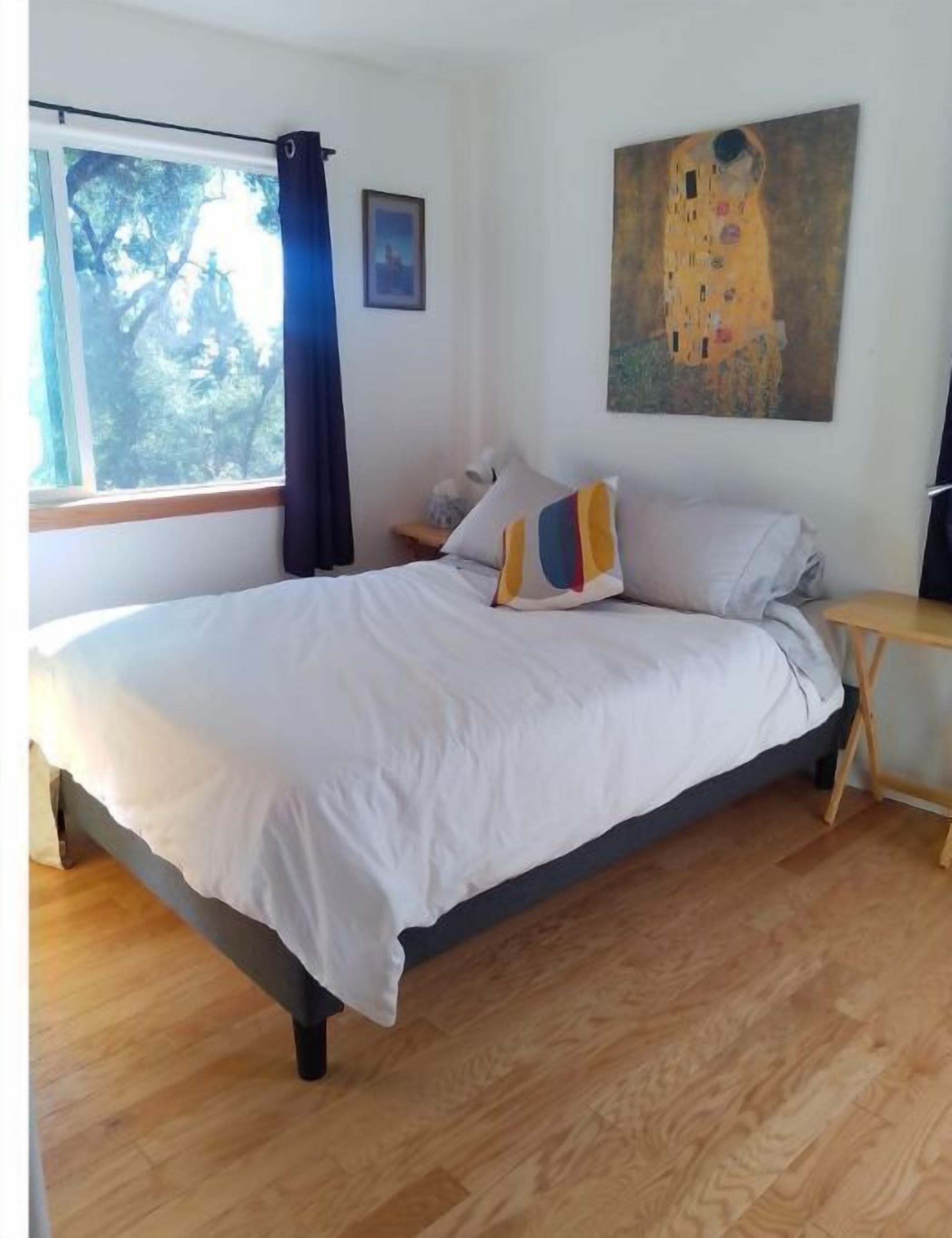 1 habitación, escritorio, tabla de planchar con plancha y wifi gratis 