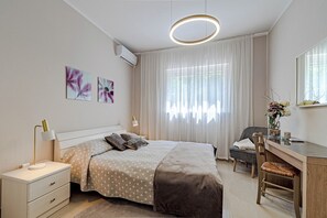 Bureau, fer et planche à repasser, Wi-Fi gratuit, draps fournis