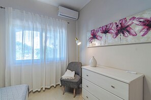 Bureau, fer et planche à repasser, Wi-Fi gratuit, draps fournis