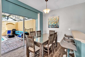 Villa (4 Bedrooms) | Outdoor dining