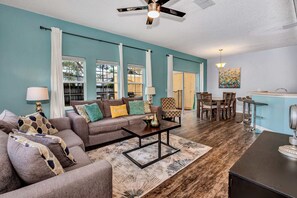 TV - Fresh Decor With Hardwood Floors Huge Private Pool Area CDC Standards 4tv121 (Kissimmee)