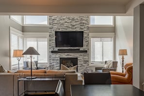 TV, fireplace