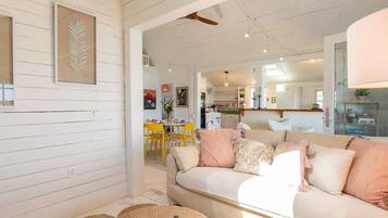 TV, lareira, escritórios