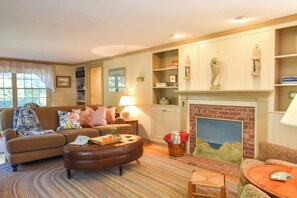 TV, fireplace, offices