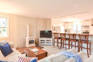 TV, offices - 15 min Walk to Nauset Beach! (Orleans)