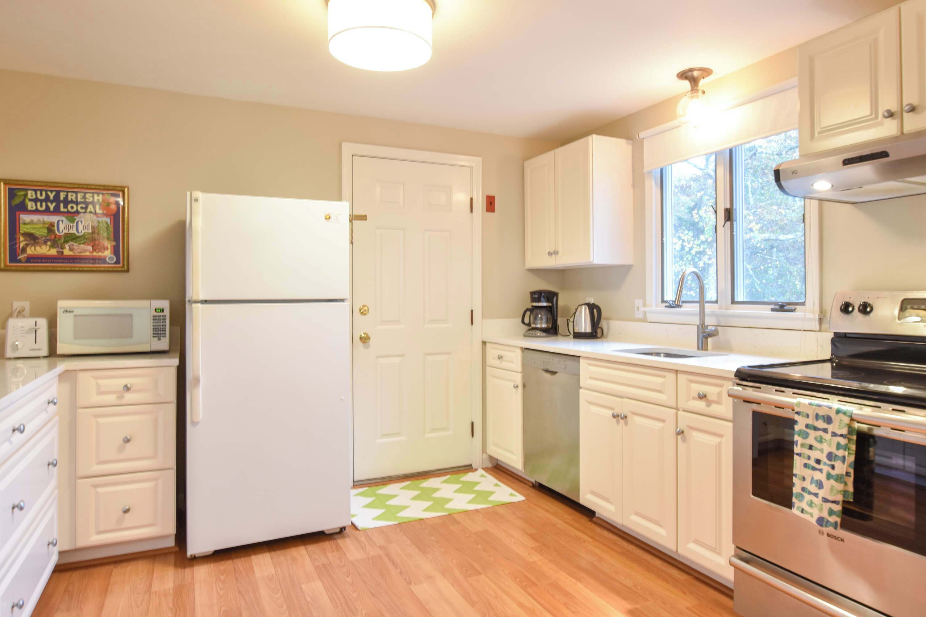 Coffee/tea maker, fridge, microwave, oven